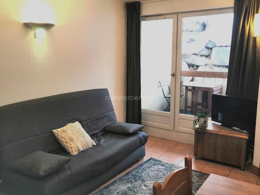 Photo de Très Joli T2 aux pieds des pistes avec Balcon