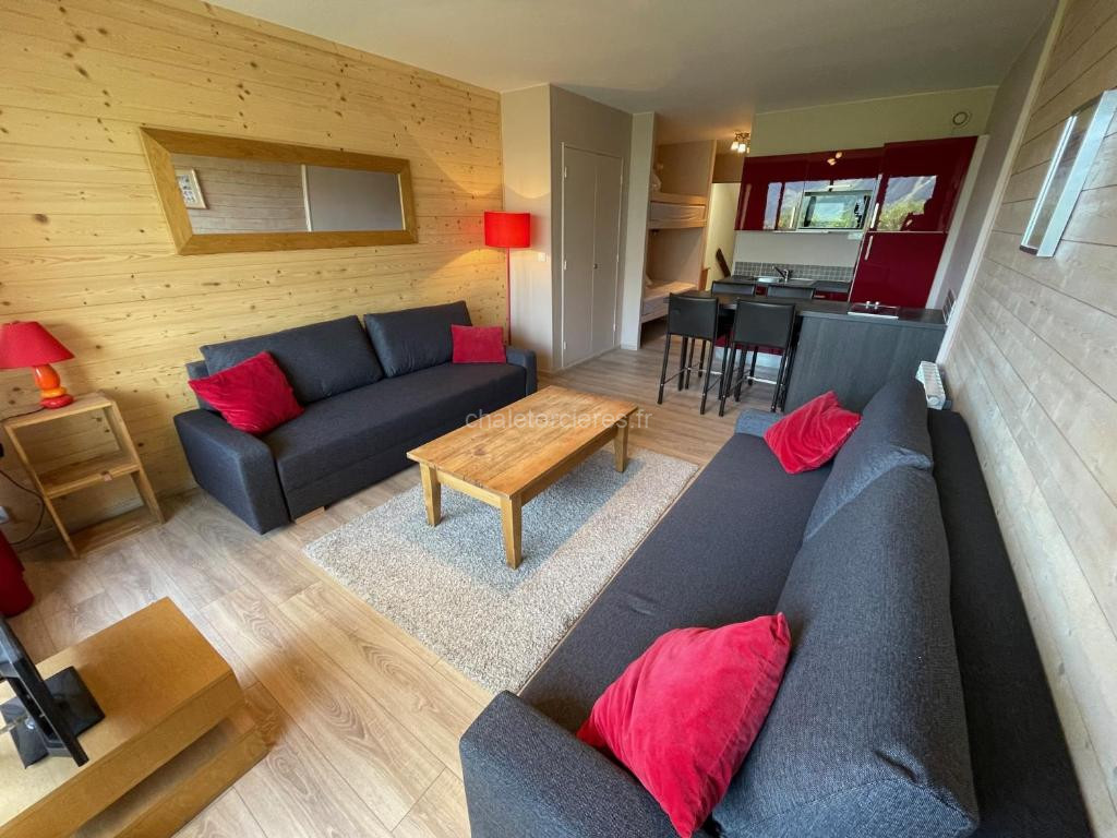 Photo de Studio rénové 35 m² - 4/6 couchages - A coté des pistes - terrasse vue montagne