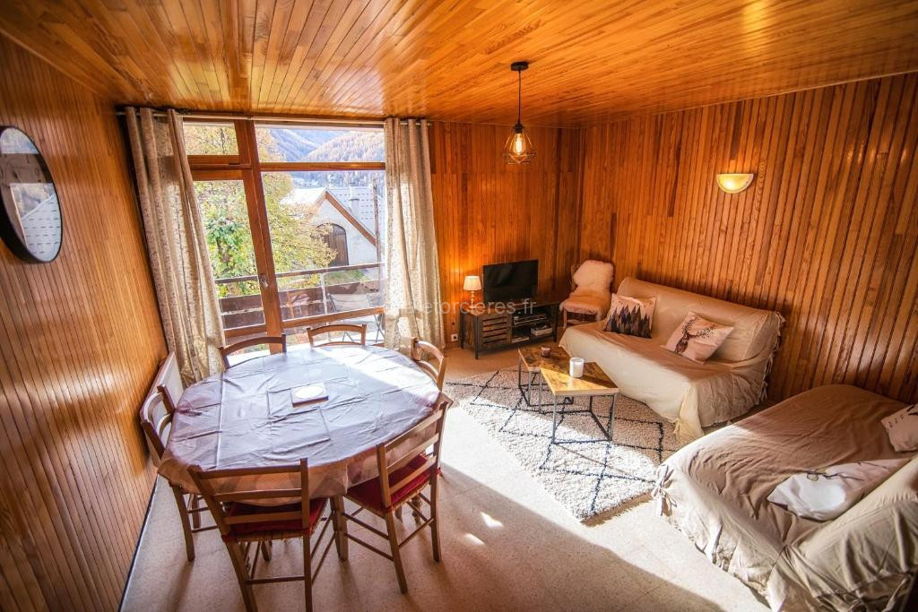 Photo de Les Tilleuls 24 - balcon vue montagne