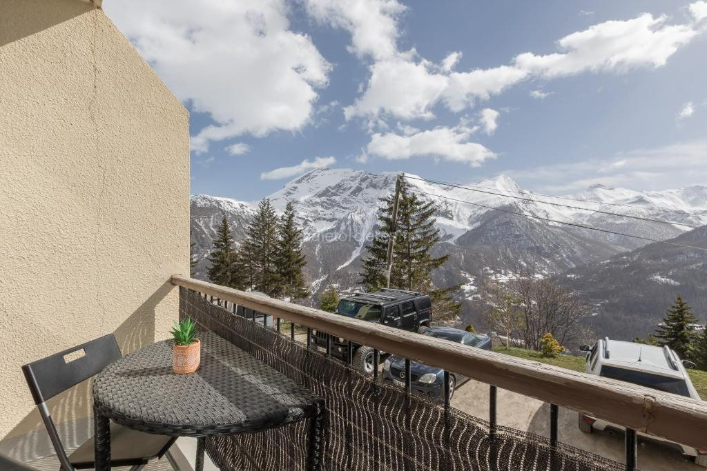 Photo de Studio Alaskan - Studio lumineux vue montagne
