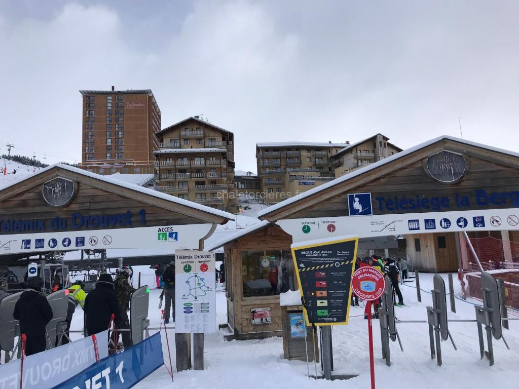 Appartement 6 personnes - Deux chambres - 40M2 - Balcons 10M2 sur pistes - Aucun vis à vis - Piscine - B301