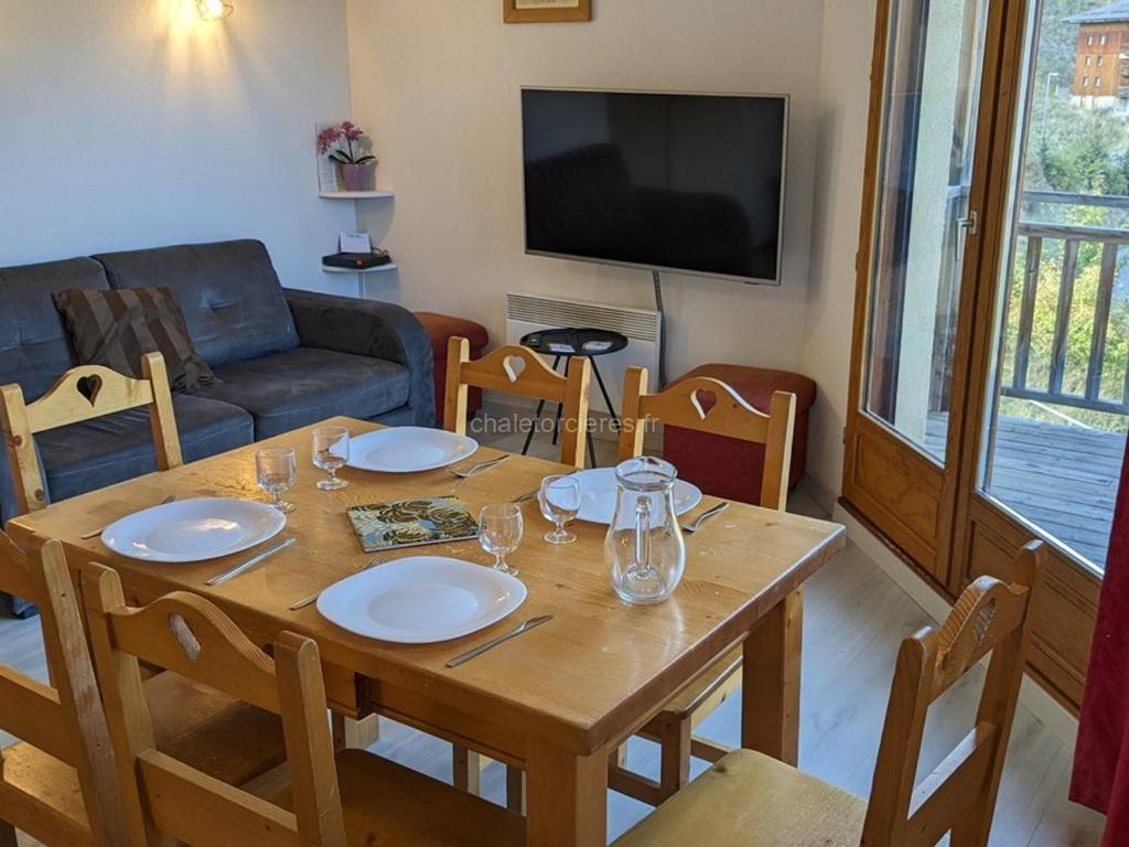 Photo de Beau 3 pièces 8 pers, proche pistes avec WIFI, Netflix et parking - FR-1-262-170