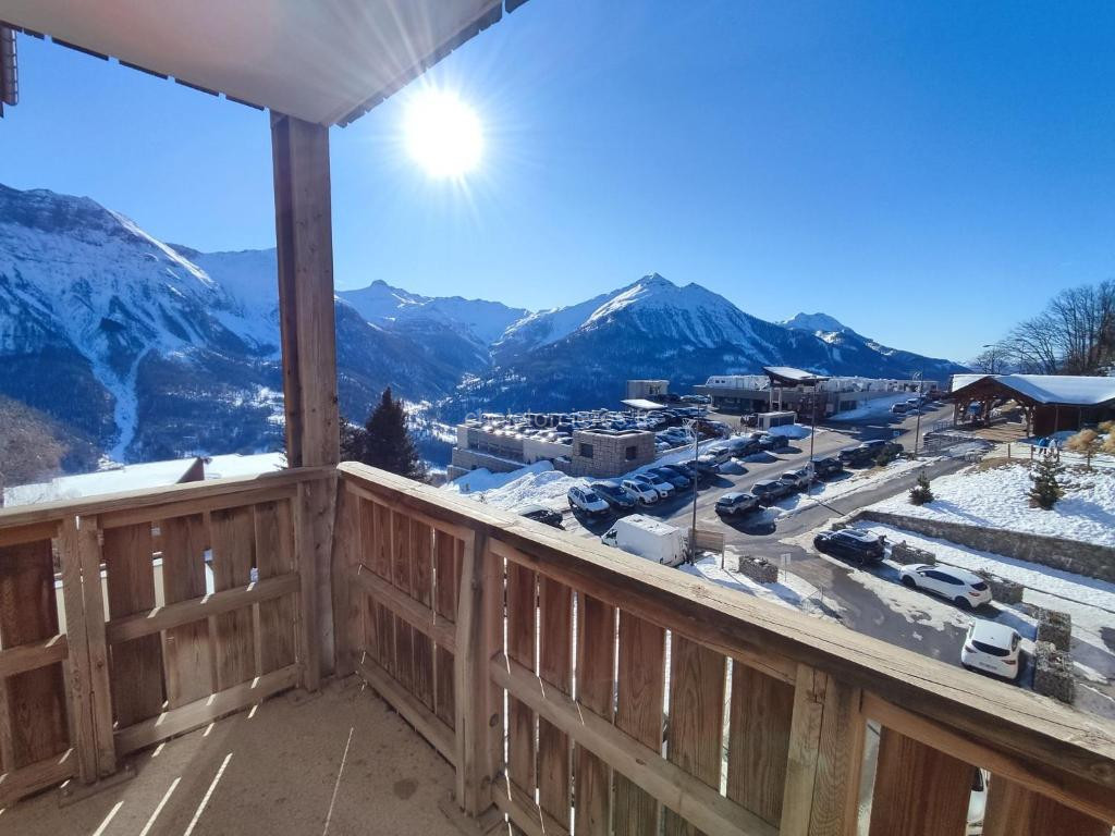 Photo de Mountain Retreat in Hautes-Alpes with Stunning Views
